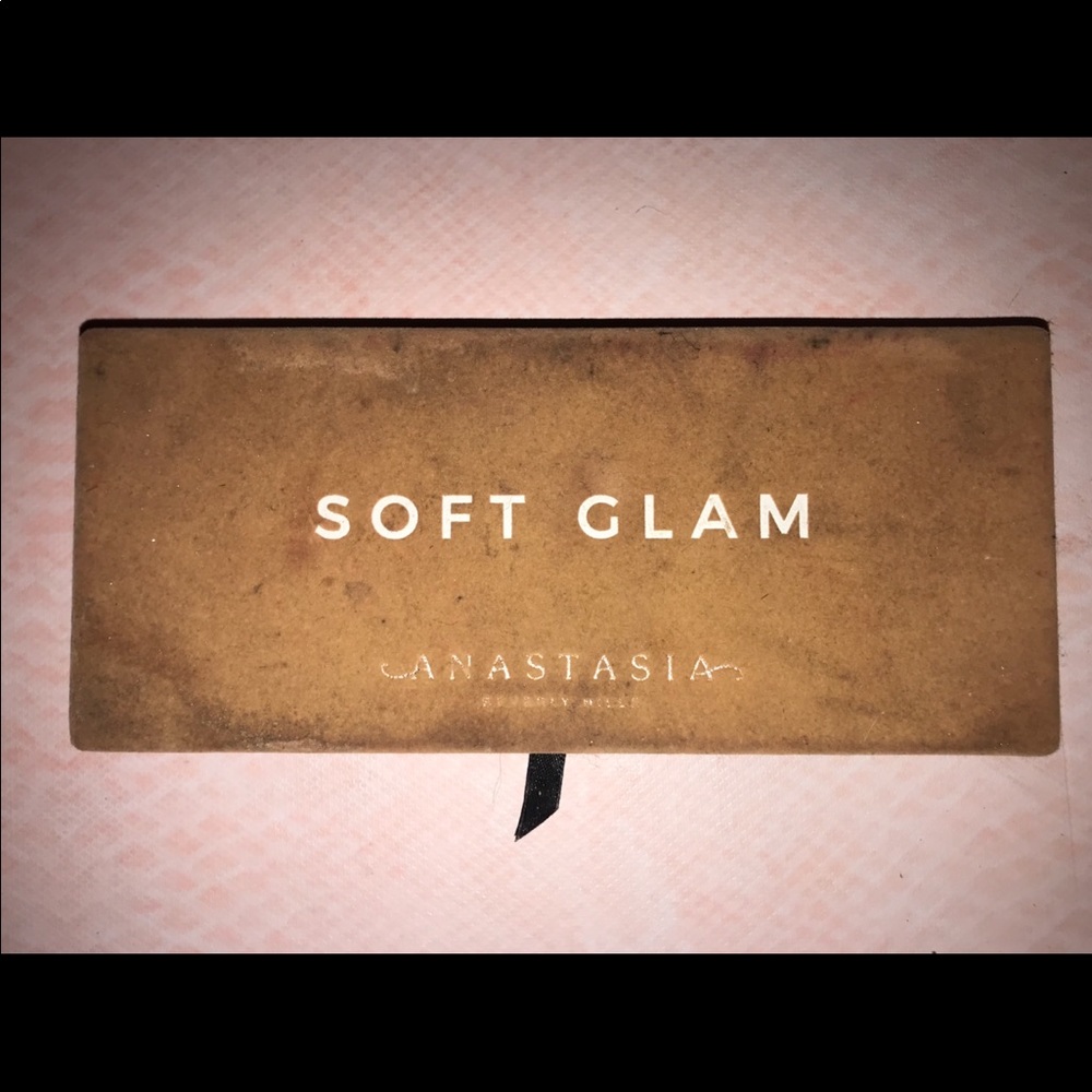 Authentic soft glam palette